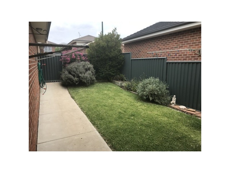 10 The Patio, Hillvue NSW 2340