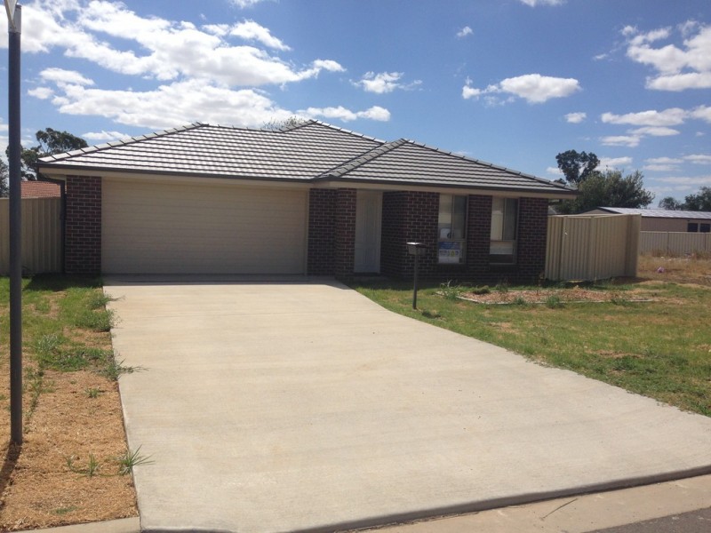 57 Kenny Drive, Tamworth NSW 2340