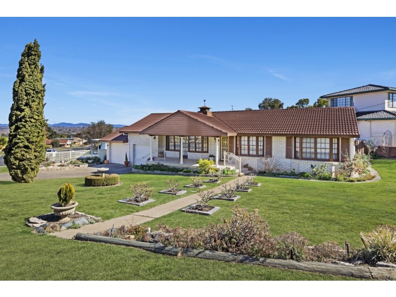 12 Minnamurra Cres, Tamworth NSW 2340