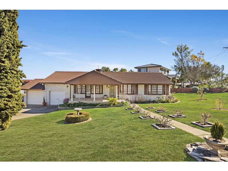 12 Minnamurra Cres, Tamworth NSW 2340