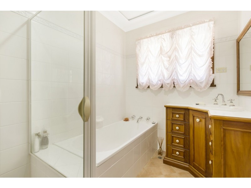 12 Minnamurra Cres, Tamworth NSW 2340