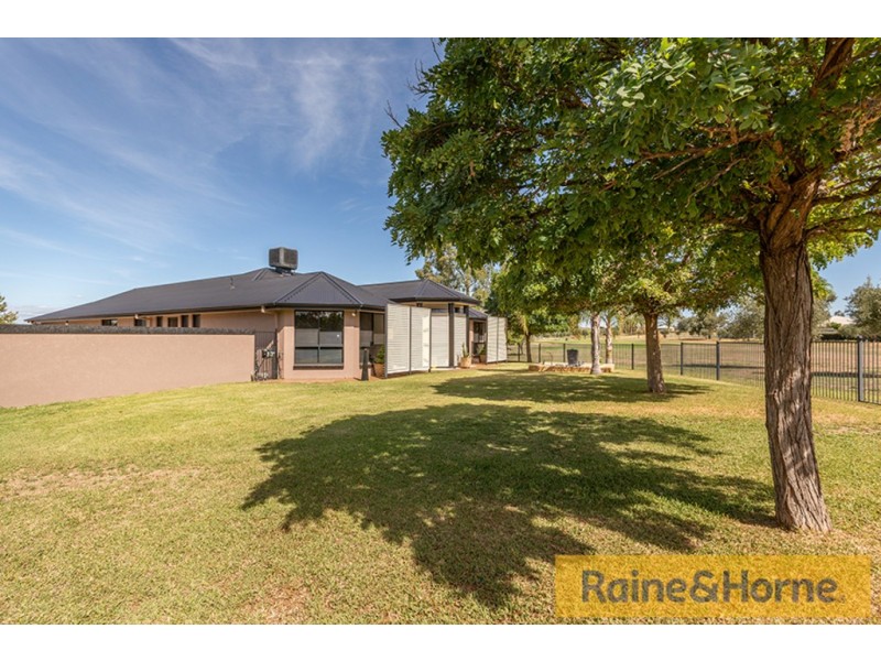 70 The Grange, Tamworth NSW 2340