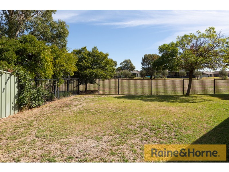 70 The Grange, Tamworth NSW 2340