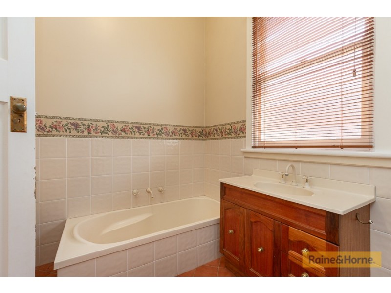 61 Hill Street, East Tamworth NSW 2340