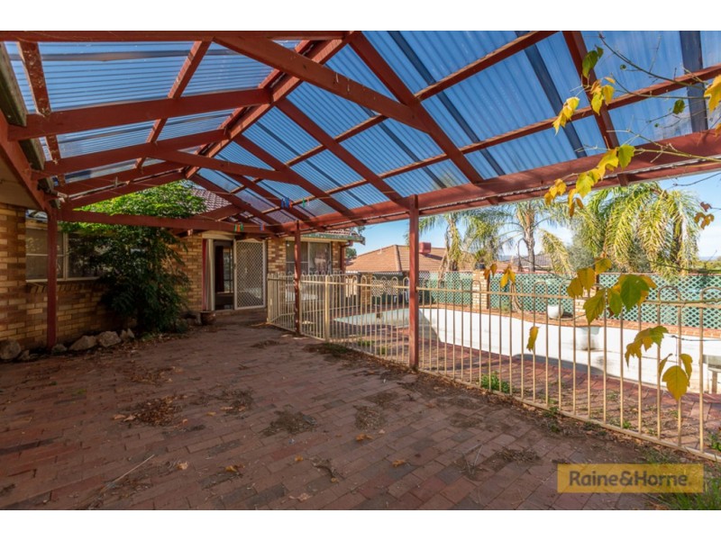 27 Peregrine Ave, Tamworth NSW 2340
