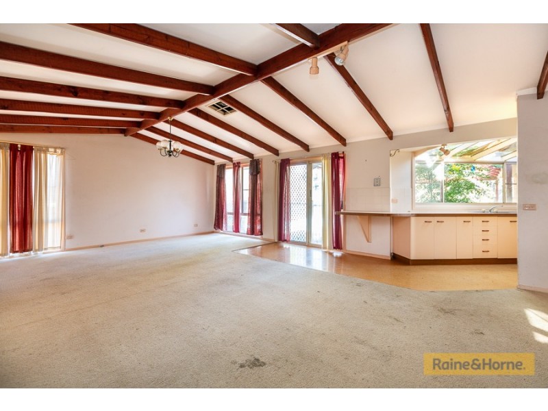 27 Peregrine Ave, Tamworth NSW 2340