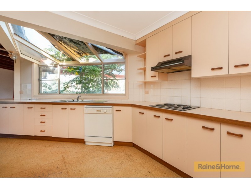 27 Peregrine Ave, Tamworth NSW 2340