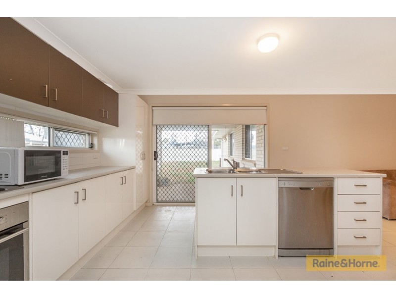 27 Carnegie Place, Tamworth NSW 2340