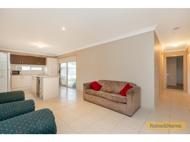 27 Carnegie Place, Tamworth NSW 2340