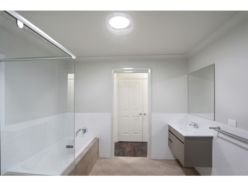 4 a and b Appaloosa Place, Tamworth NSW 2340