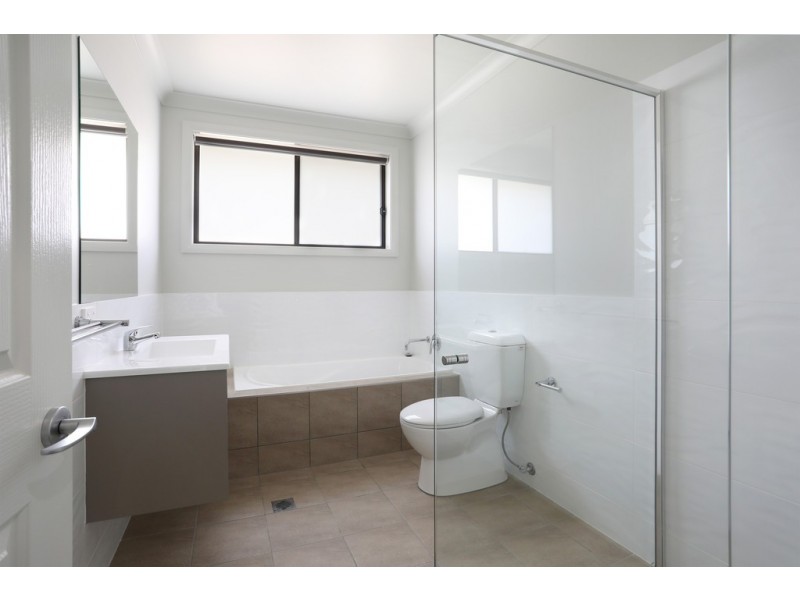 4 a and b Appaloosa Place, Tamworth NSW 2340