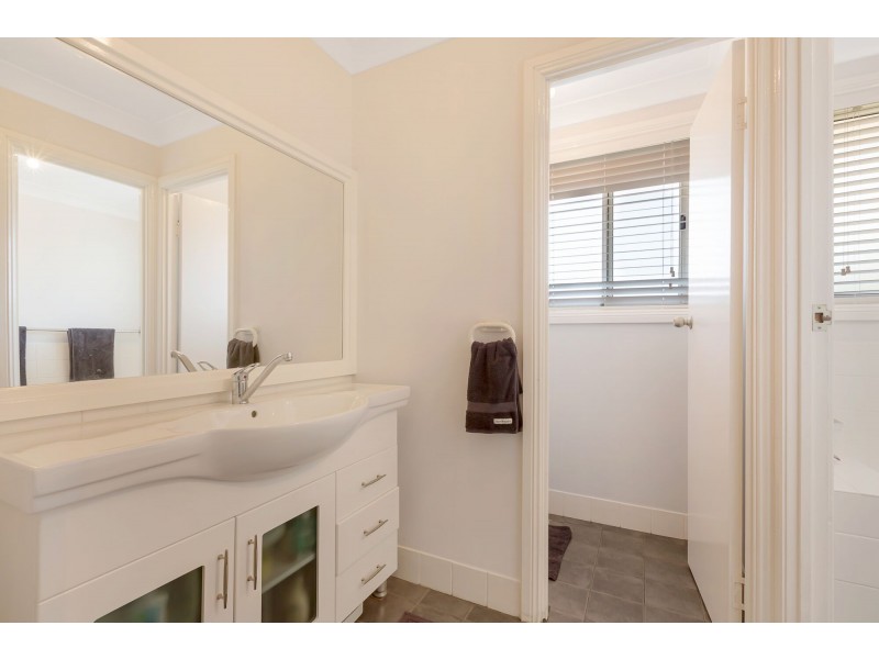 19a Minnamurra Cres, Tamworth NSW 2340