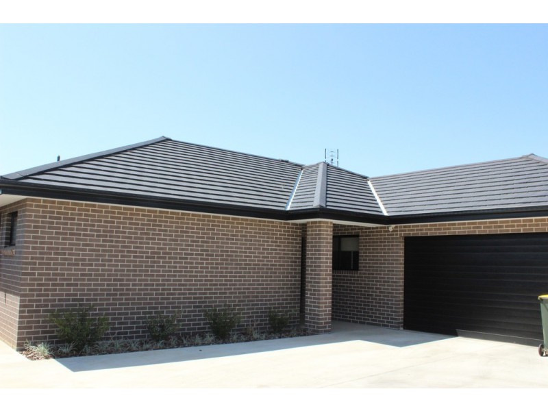 2/7 Gabriella Way, Tamworth NSW 2340