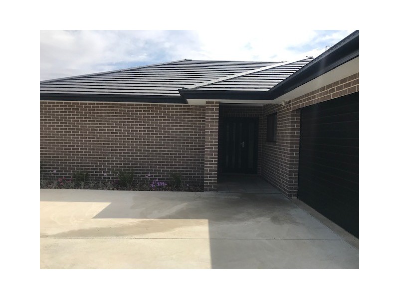 2/7 Gabriella Way, Tamworth NSW 2340