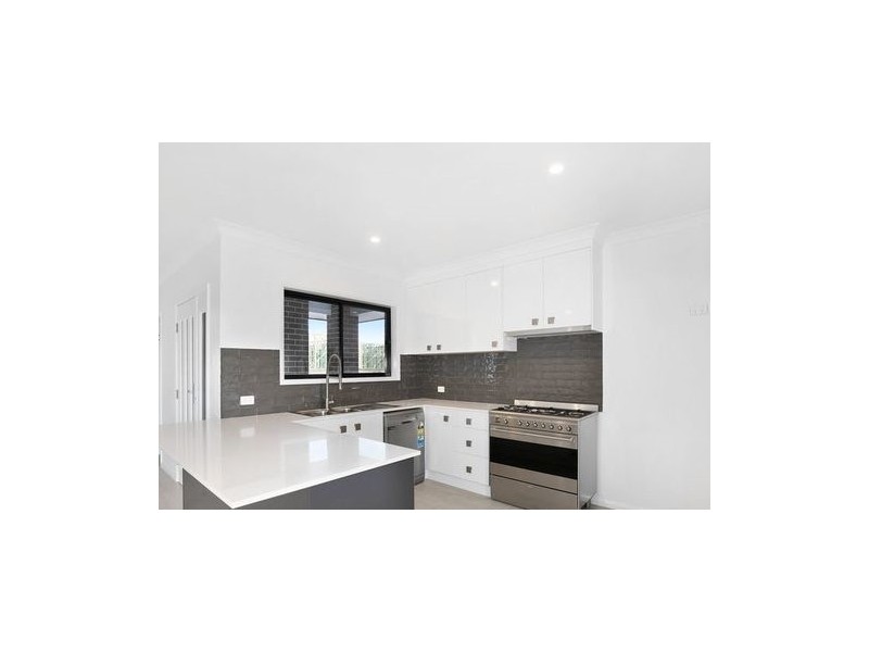 2/7 Gabriella Way, Tamworth NSW 2340