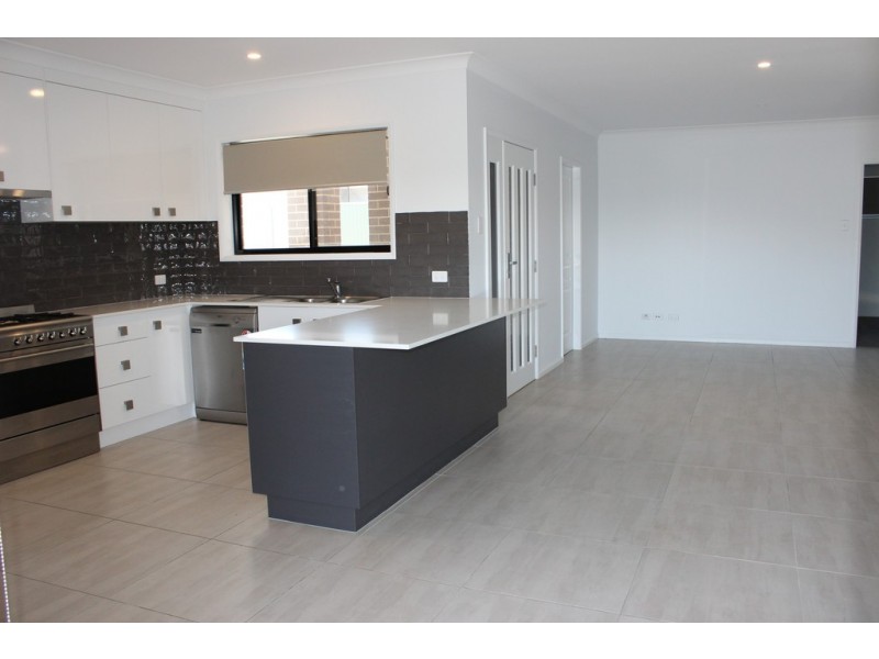 2/7 Gabriella Way, Tamworth NSW 2340