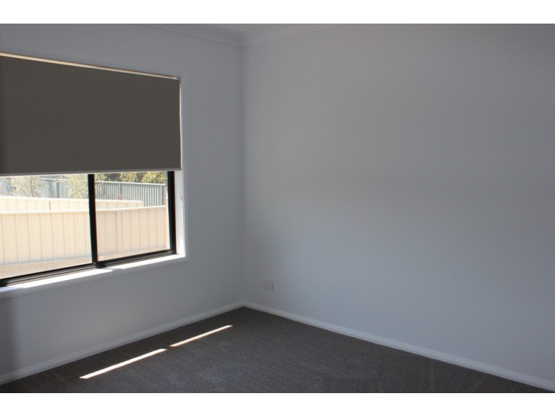 2/7 Gabriella Way, Tamworth NSW 2340