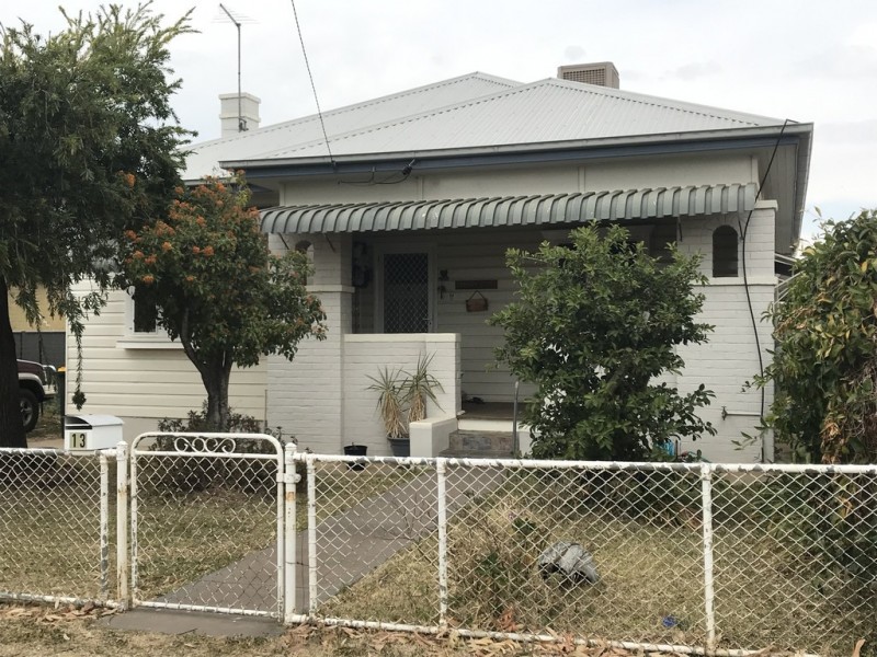 13 GIDLEY STREET, West Tamworth NSW 2340