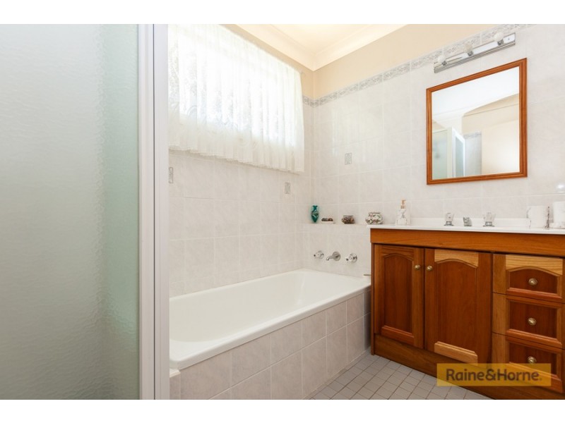 76 Stirling Road, Tamworth NSW 2340