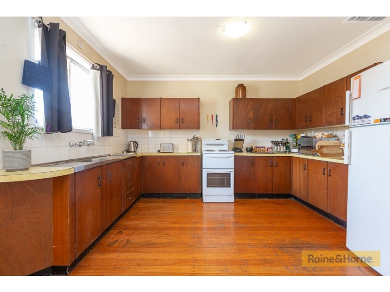 60 Kyooma Street, Tamworth NSW 2340