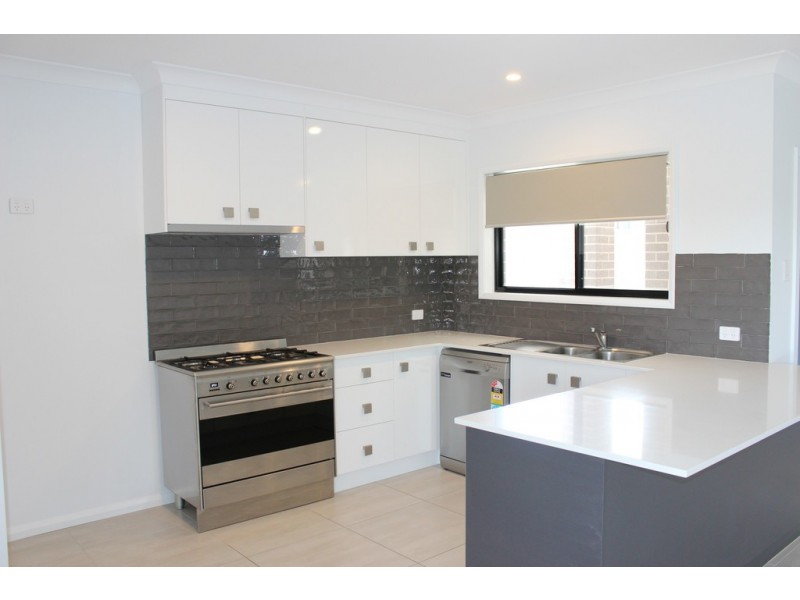 2/7 Gabriella Way, Tamworth NSW 2340