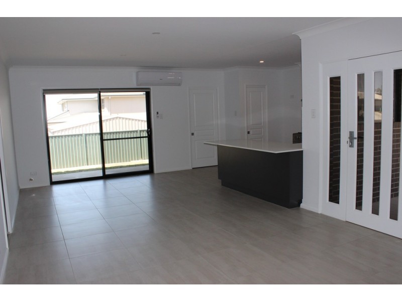 2/7 Gabriella Way, Tamworth NSW 2340