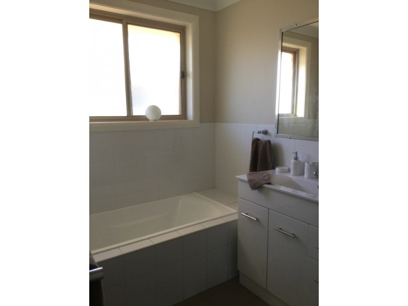 67 Manilla Road, Tamworth NSW 2340