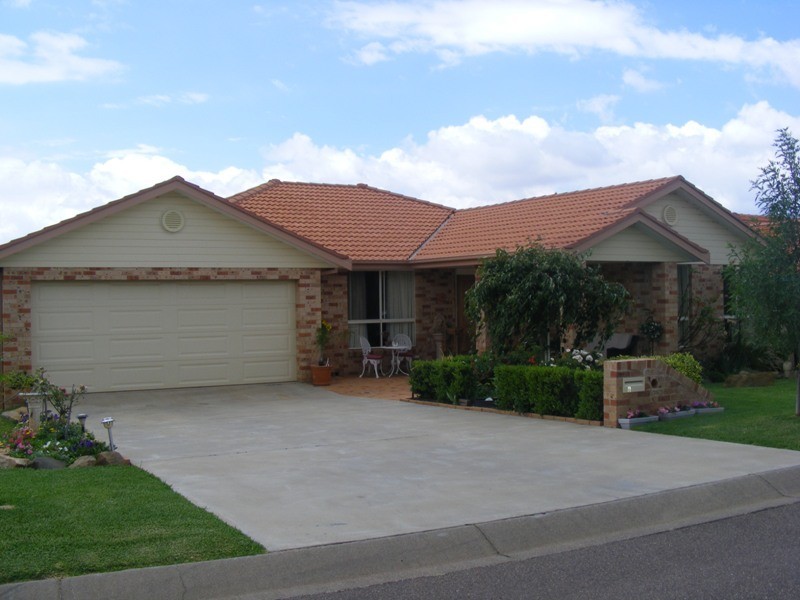 6 Stratford Place, Tamworth NSW 2340