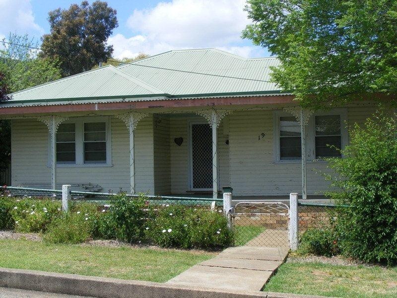 19 Russell Street, Tamworth NSW 2340