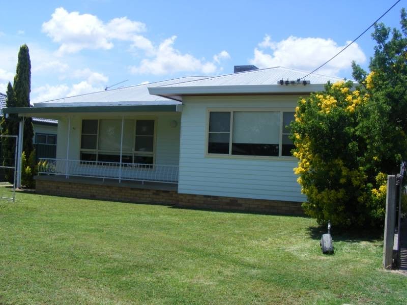 35 Edinburgh Avenue, Tamworth NSW 2340