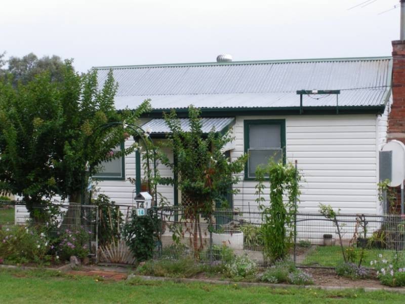 14 Pine Street, Kootingal NSW 2352