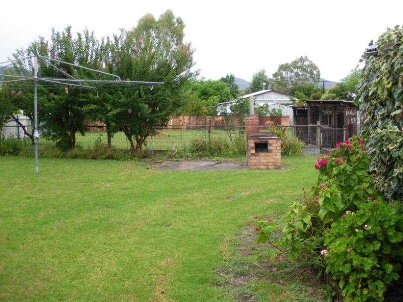 14 Pine Street, Kootingal NSW 2352