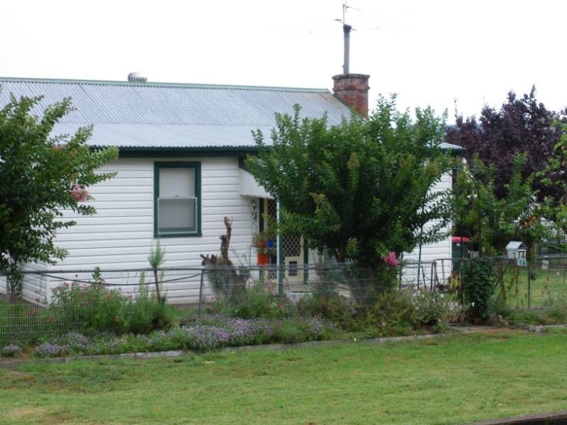 14 Pine Street, Tamworth NSW 2340