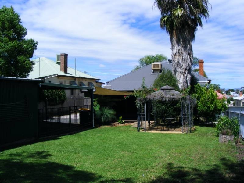 128 Denison Street, Tamworth NSW 2340