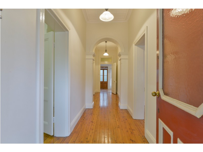 11 GIPPS STREET, Tamworth NSW 2340