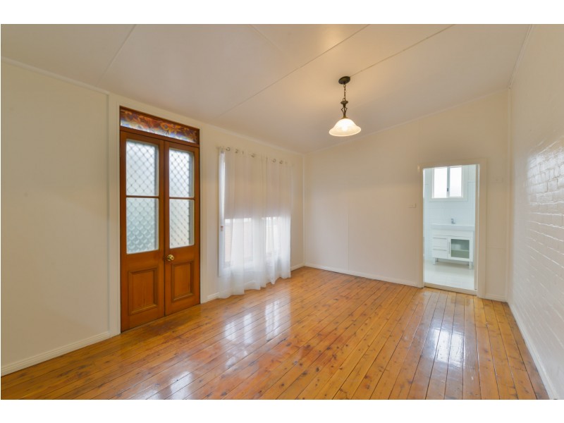 11 GIPPS STREET, Tamworth NSW 2340
