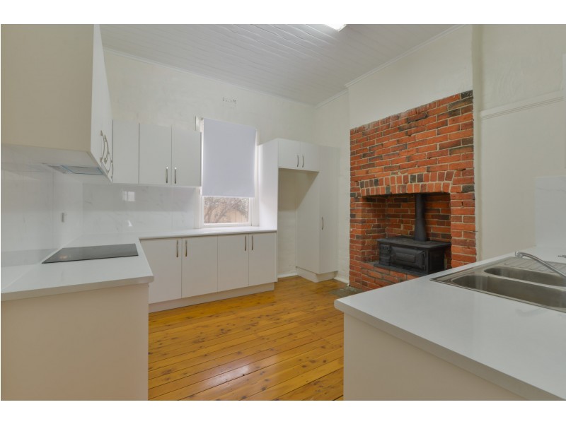 11 GIPPS STREET, Tamworth NSW 2340