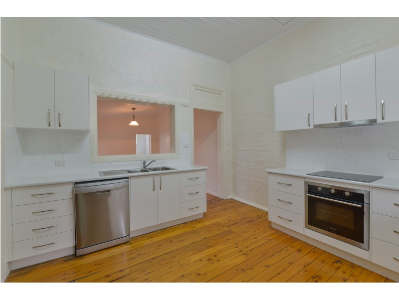 11 GIPPS STREET, Tamworth NSW 2340