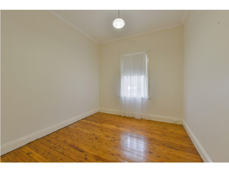 11 GIPPS STREET, Tamworth NSW 2340