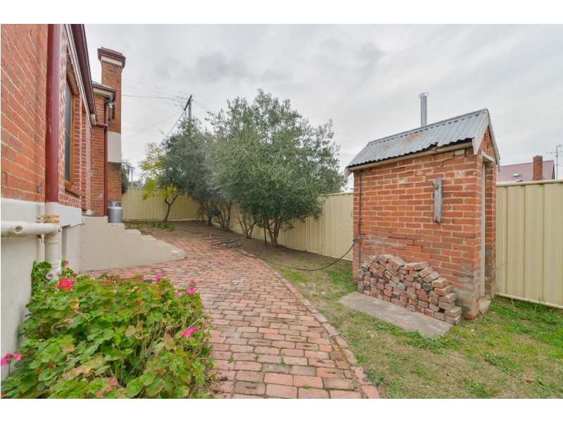 11 GIPPS STREET, Tamworth NSW 2340