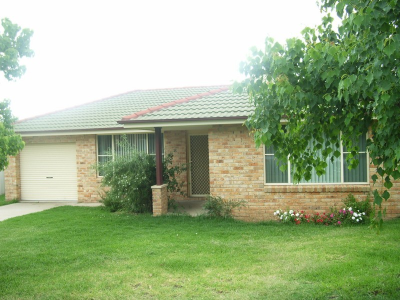 8 Wallamoul Street, Tamworth NSW 2340