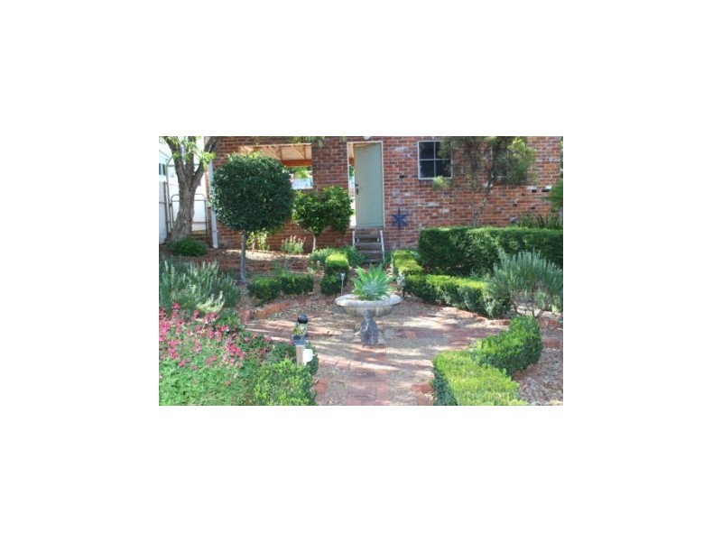 63 Darling Street (East), Tamworth NSW 2340