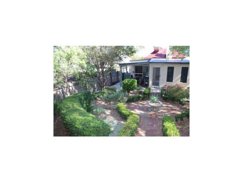 63 Darling Street (East), Tamworth NSW 2340