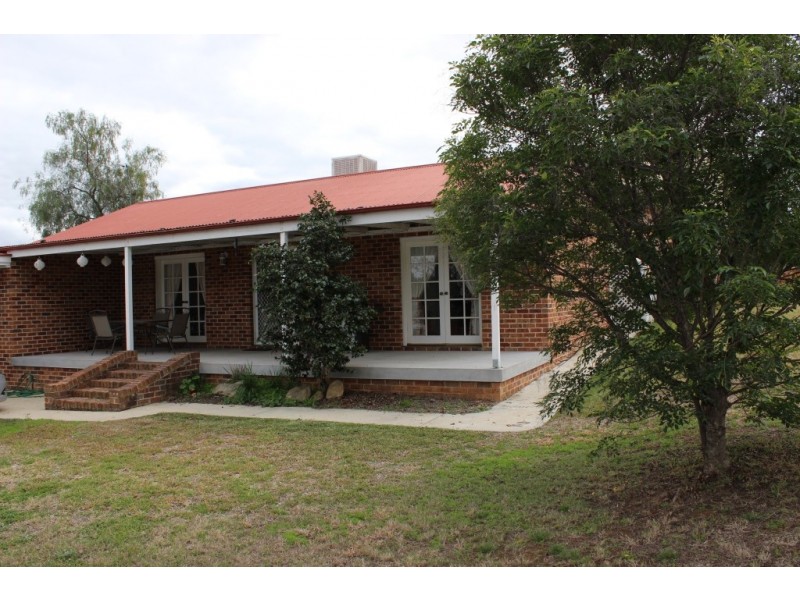 2 Banksia Street, Tamworth NSW 2340