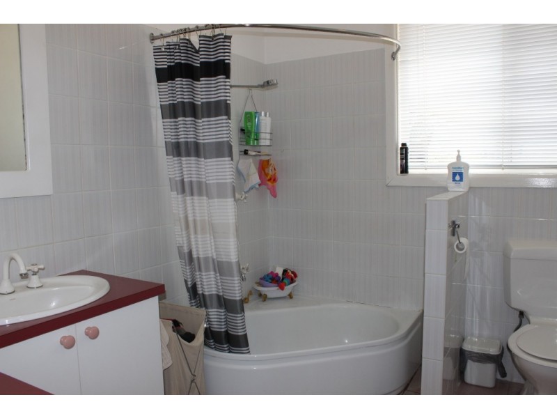 2 Banksia Street, Tamworth NSW 2340