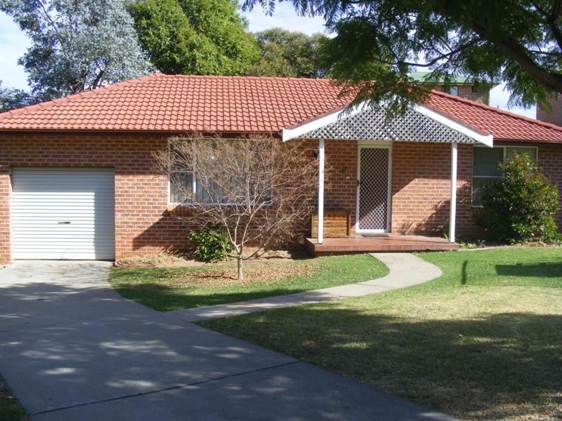 8 Wattle Close, Tamworth NSW 2340