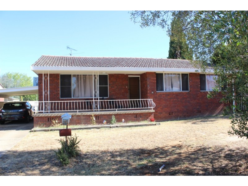 8 Robina Street, Tamworth NSW 2340