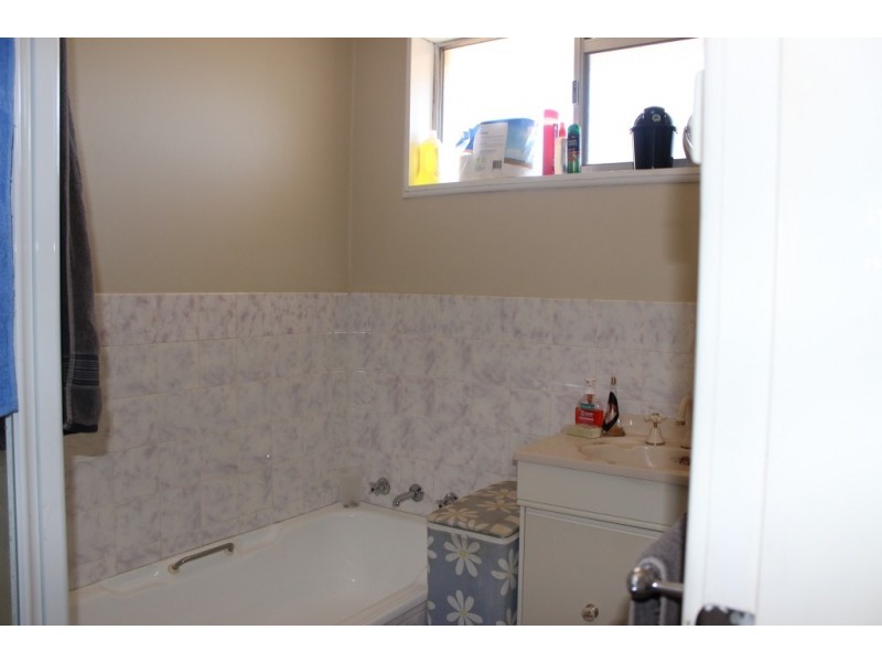 8 Robina Street, Tamworth NSW 2340