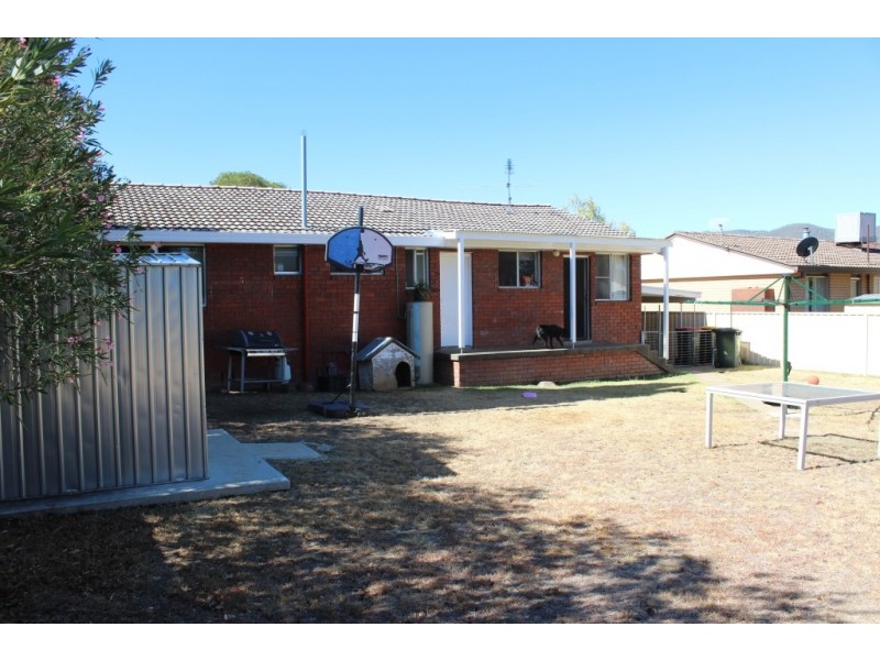8 Robina Street, Tamworth NSW 2340