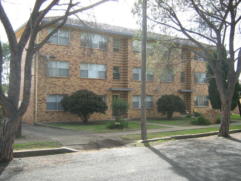 2/43 Gipps Street, Tamworth NSW 2340